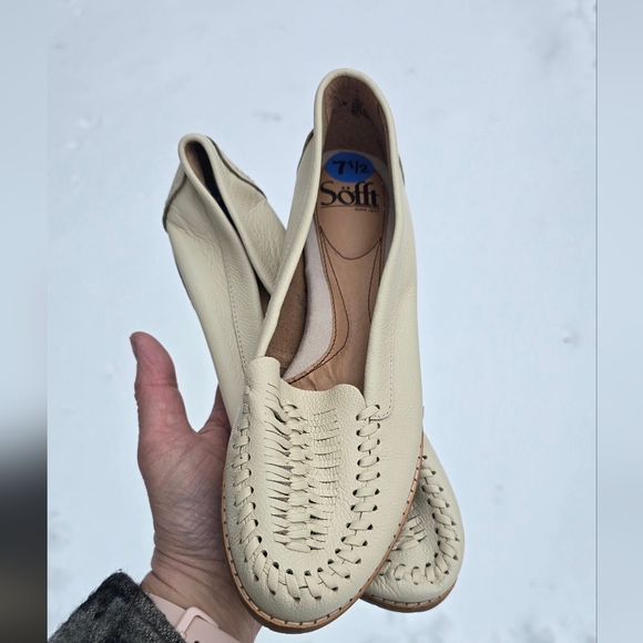 Sofft Shoes - Sofft Leather Woven Slip On Flat Loafer Moccasin Creme  Size 7.5 Comfort NEW